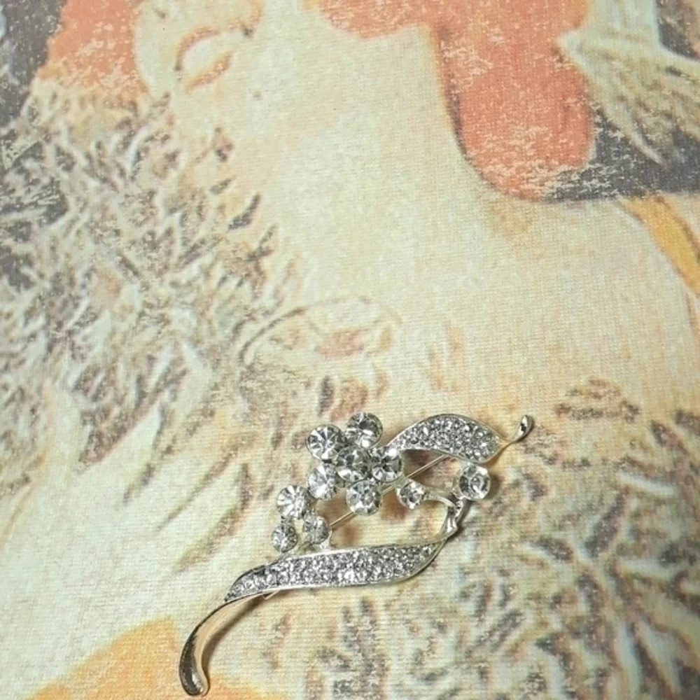 ☄Wispy Stem Flower Bar Brooch Pin